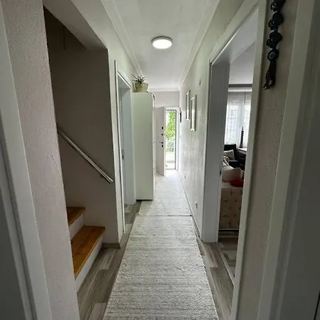 Alacati Merkezine 20 Metre Uzaklikta. 2+1 Ev Cesme